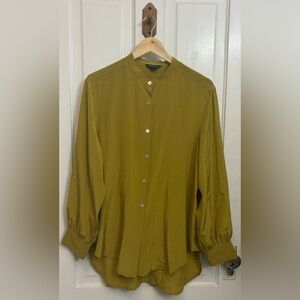 St. John 100% Silk Green Button-Up Top